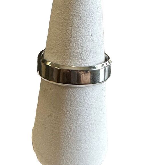 Brand New!! Size 6 Stainless steel plated beveled edge band - Picture 2 of 5